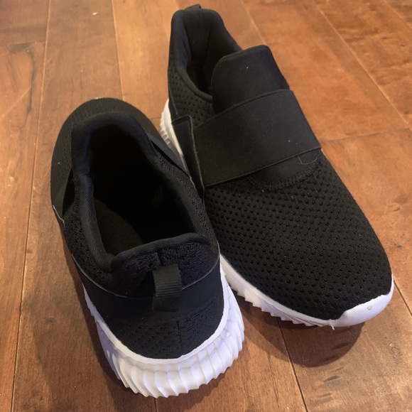 New, never worn Torrid slip on shoes - Picture 3 of 3